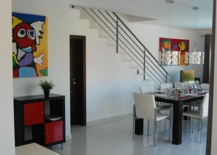 Dom wakacyjny Moderne Mit Privatem Pool Und Meerblick By Interhome