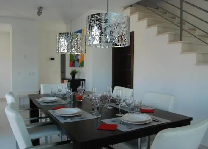 Moderne Mit Privatem Pool Und Meerblick By Interhome Dom wakacyjny